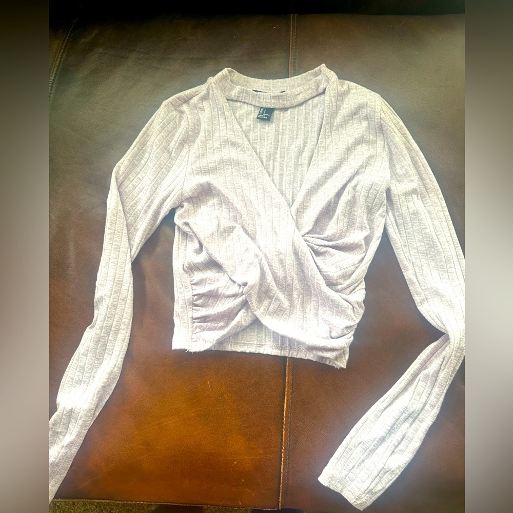 Women's Top Forever 21 long sleeve soft light cross cross top. V neck  Small